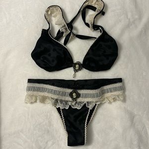 Beach Bunny (classic) black / white vintage bikini